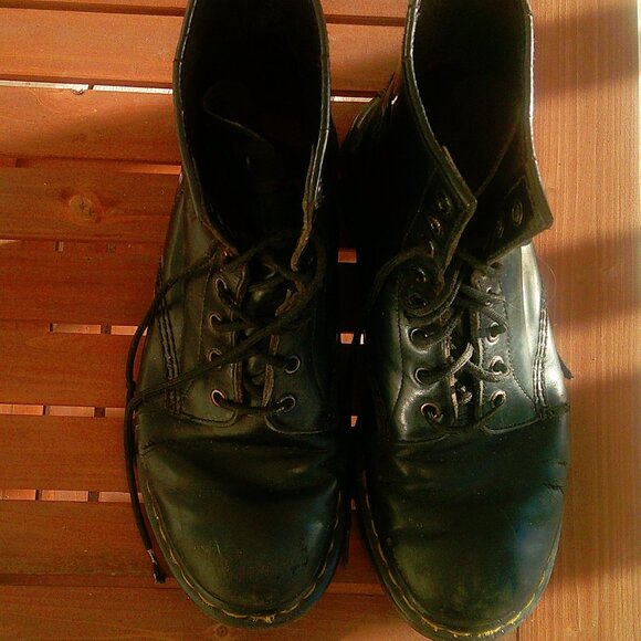 Doc Martins Black Air Wair Combat Boots 9 - Picture 1 of 5